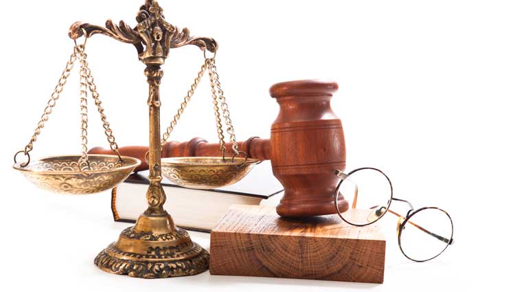 A picture of scales and a judge's gavel, to illustrate a PlannedGiving.Com post about dying without a will.